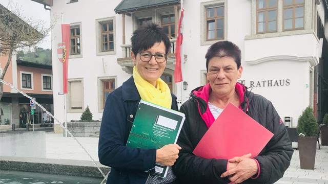 Susanne Hirschbichler und Gabi Ruetz vom Mittersiller Sozialausschuss