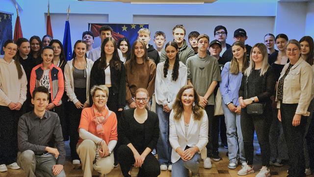 Schülerinnen und Schüler der sechsten Klassen aus dem BORG Mittersill haben sich gerade Informationen zur EU aus erster Hand in Brüssel geholt.